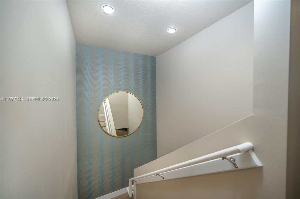 340 NE 194th Ln, Miami, FL 33179 Photo