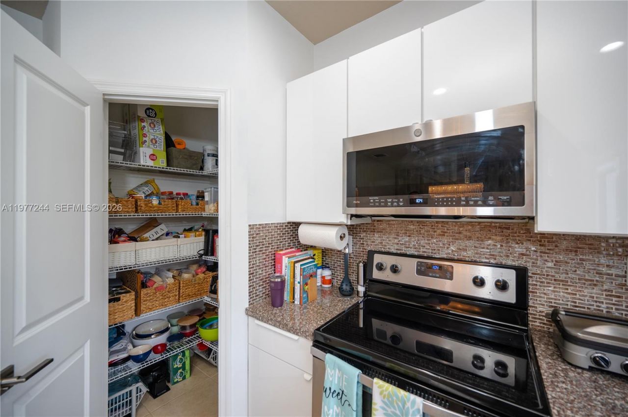 340 NE 194th Ln, Miami, FL 33179 Photo