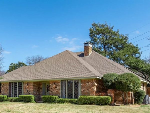 10017 Lost Oak Ridge Drive, Woodway, TX 76712