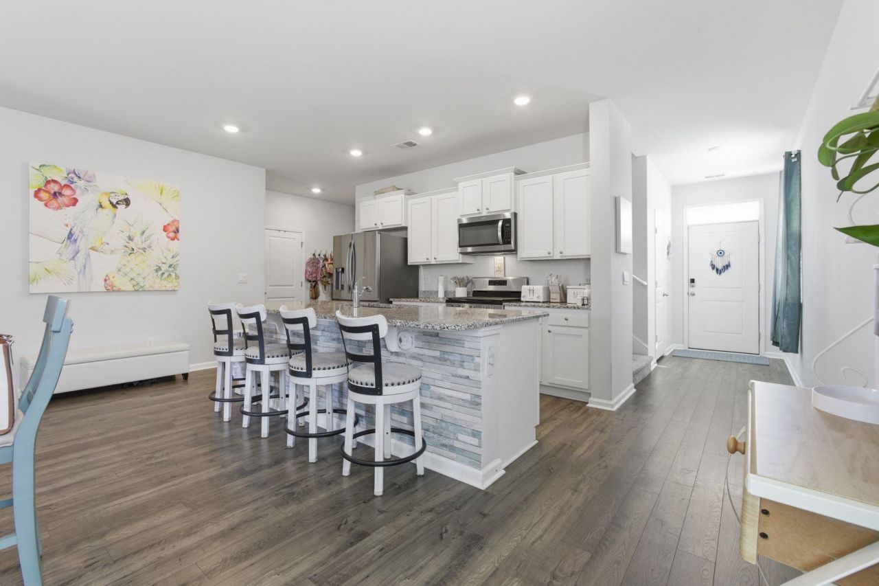 2083 Ainsley Dr. Photo 10