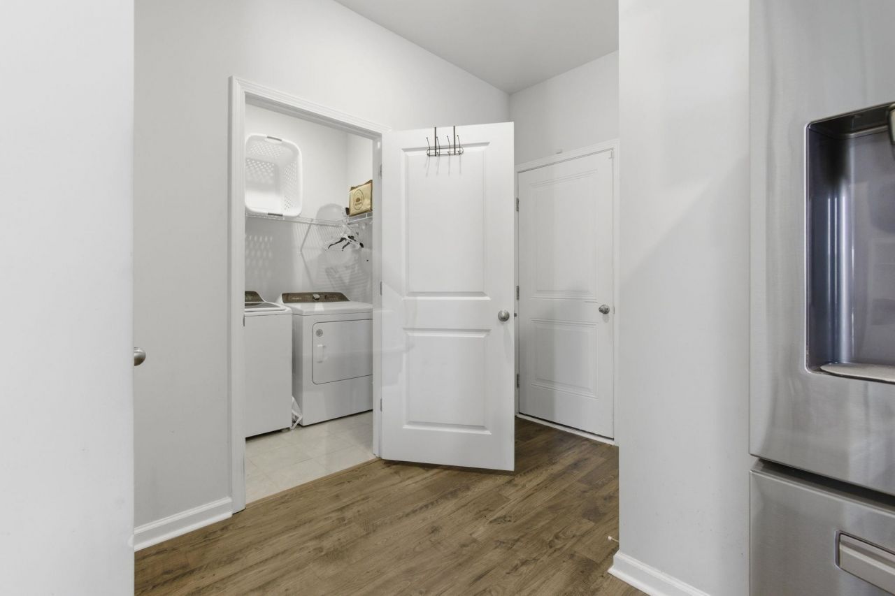 2083 Ainsley Dr. Photo 20