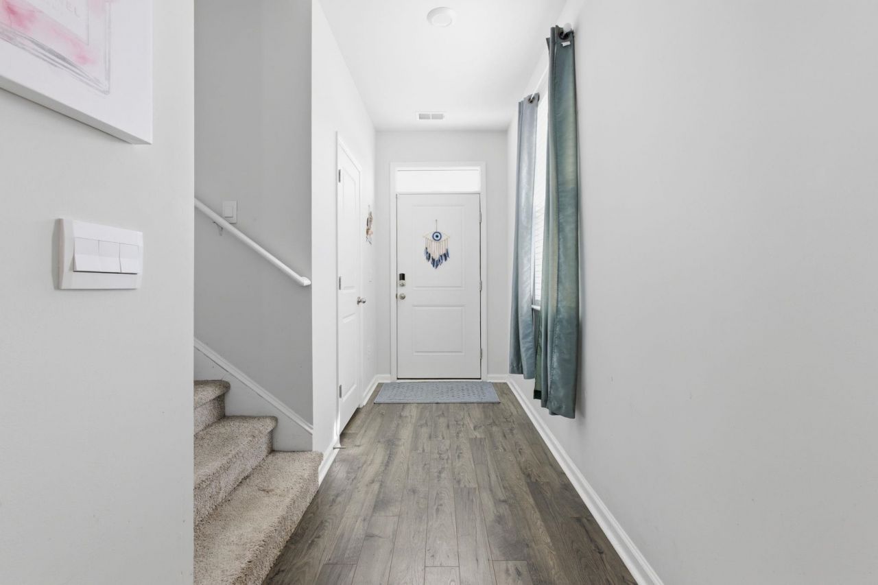 2083 Ainsley Dr. Photo 4