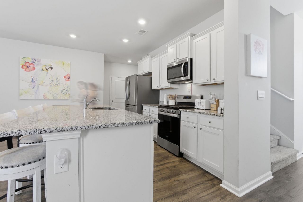 2083 Ainsley Dr. Photo 6