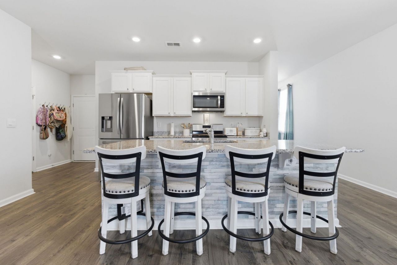 2083 Ainsley Dr. Photo 9