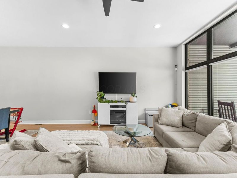 306 Neruda Avenue, Columbus, OH 43215 Photo 9