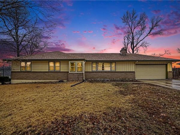 8225 WOOD Avenue, Kansas City, KS 66112