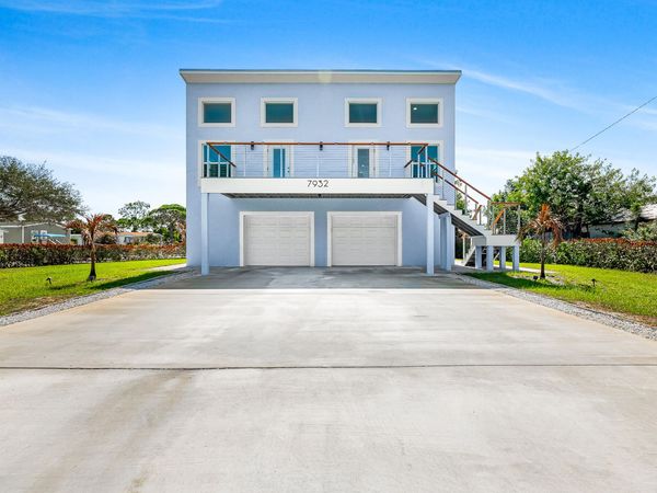 7932 SE Skylark Avenue, Hobe Sound, FL 33455