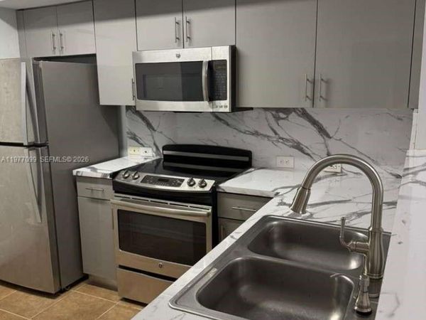 677 SW 111th Ave , Unit 202, Pembroke Pines, FL 33025