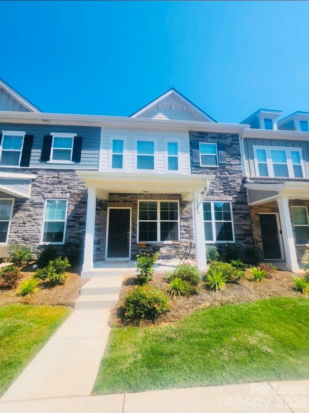 5240 Kinsbridge Drive, Charlotte, NC 28227 Main Photo