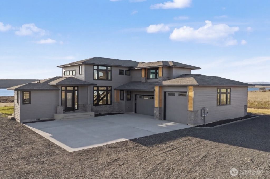 6988 Stonecrest Road NE primary photo