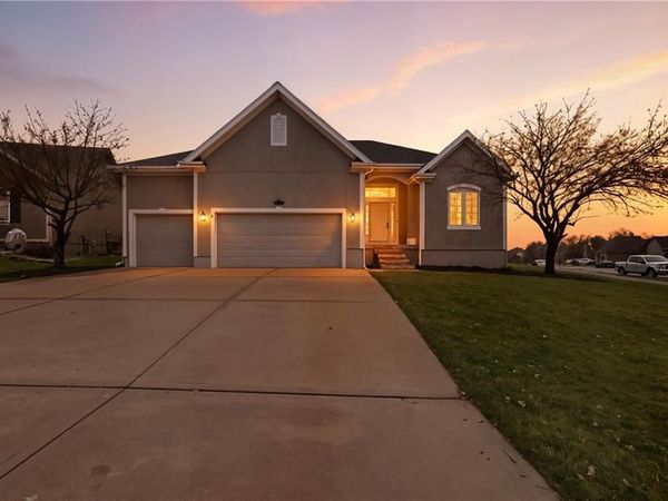 14650 S Glen Eyrie Street, Olathe, KS 66061