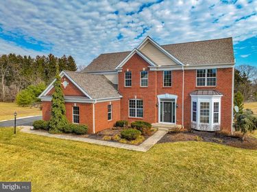1919 PEMBROOKE DRIVE, MACUNGIE, PA 18062