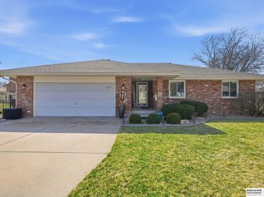 7521 Cardinal Circle, Lincoln, NE 68506