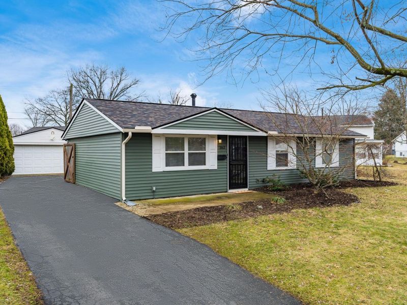 362 Banbury Drive, Columbus, OH 43230 Photo 2