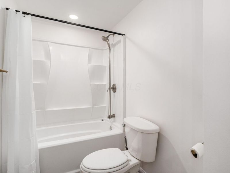 362 Banbury Drive, Columbus, OH 43230 Photo 24