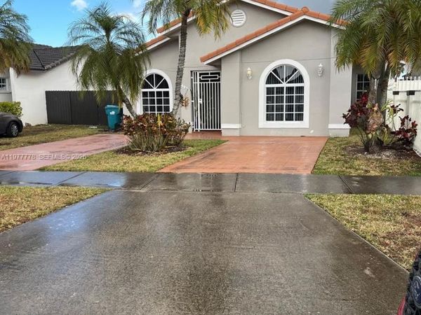 4911 SW 142nd Pl , Miami, FL 33175