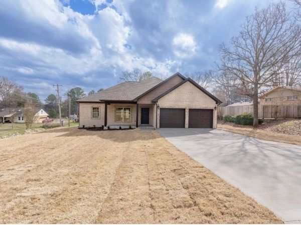 430 Wright Dr, Florence, AL