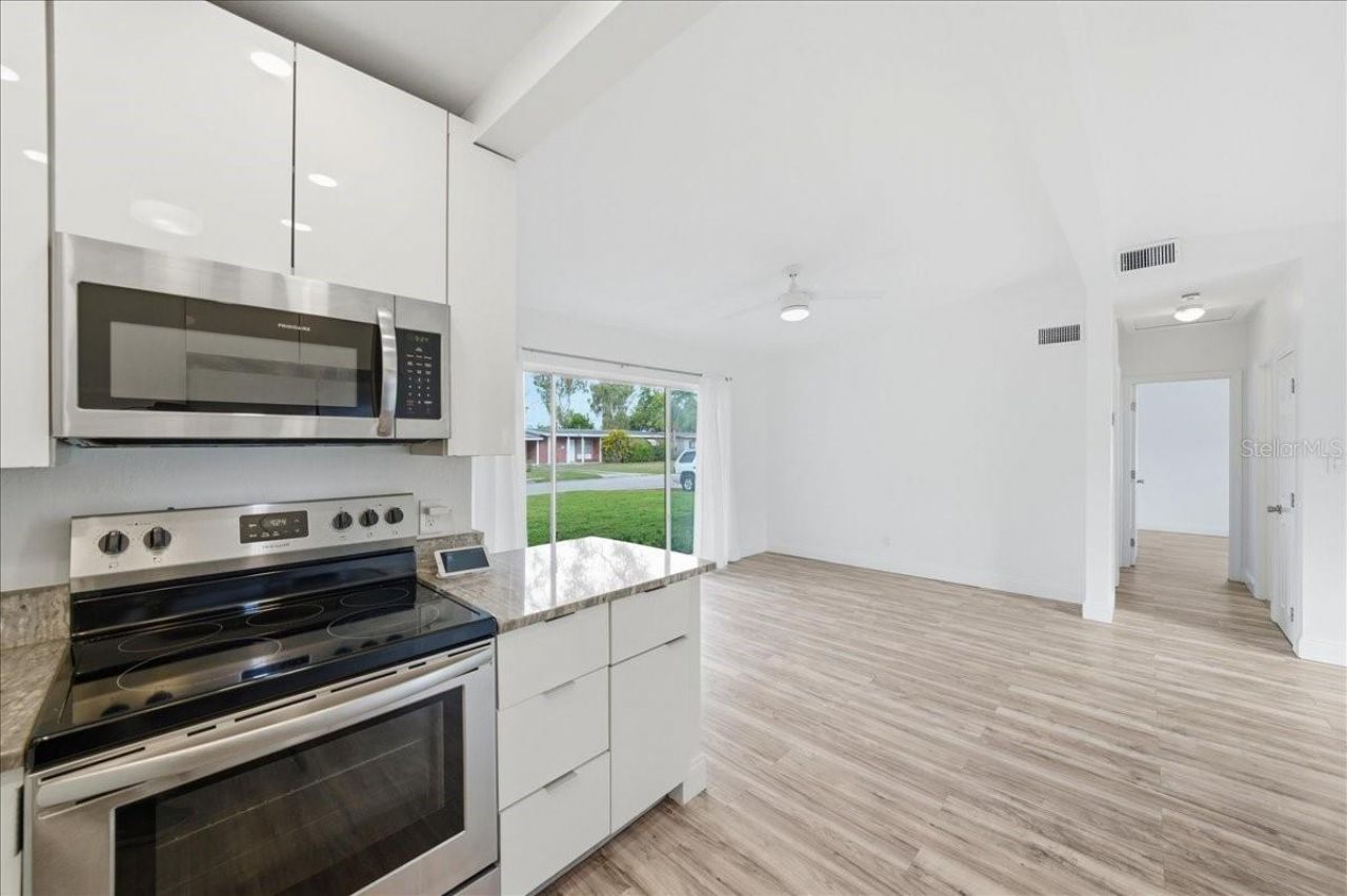 4398 Neptune Drive Se, Saint Petersburg, FL 33705 Photo