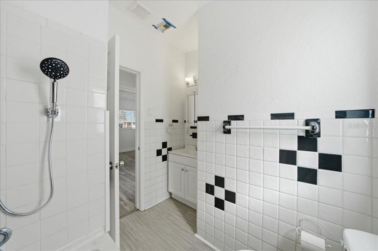 4398 Neptune Drive Se, Saint Petersburg, FL 33705 Photo