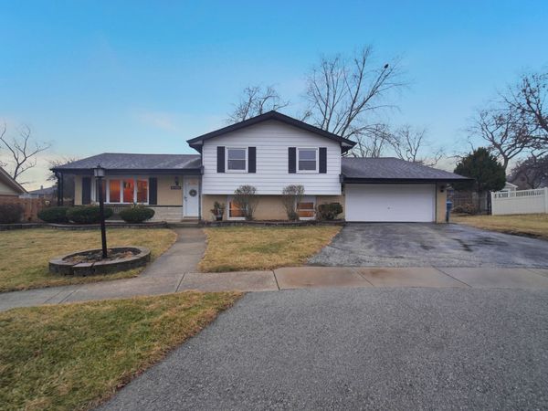 10456 S Stowe Court, Palos Hills, IL 60465