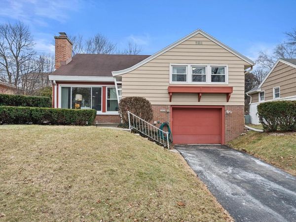 10529 W Grantosa DRIVE, Wauwatosa, WI 53222