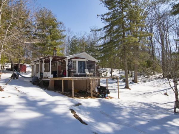 6275 Knobs Road, Union, WV 24983