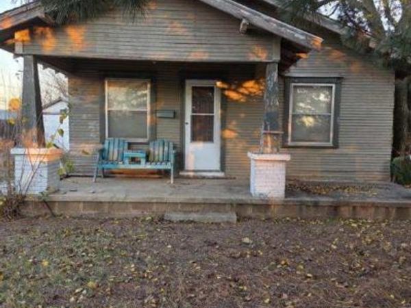 310 N Dakota Avenue, Mangum, OK 73554