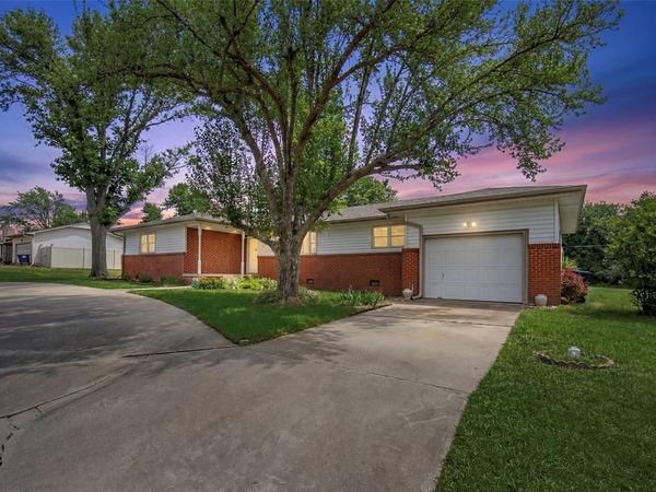 701 W 39th Street, Shawnee, OK 74804