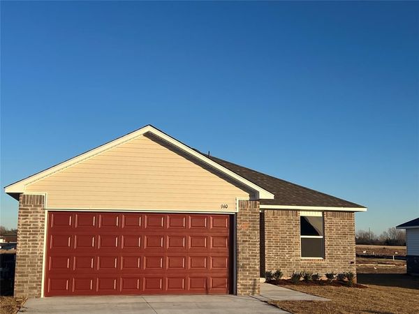 940 S Bear Lane, Mustang, OK 73064