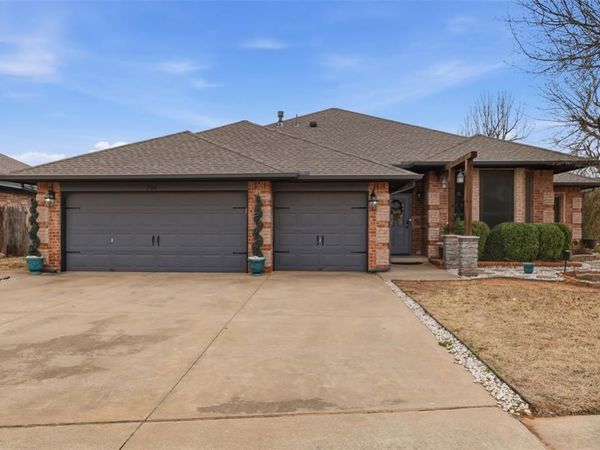 704 N Geronimo Way, Mustang, OK 73064