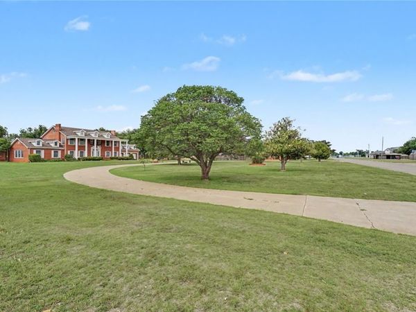 103 E Dogwood Street, Hobart, OK 73651