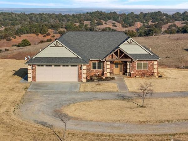 92992 N 2450 Road, Thomas, OK 73669