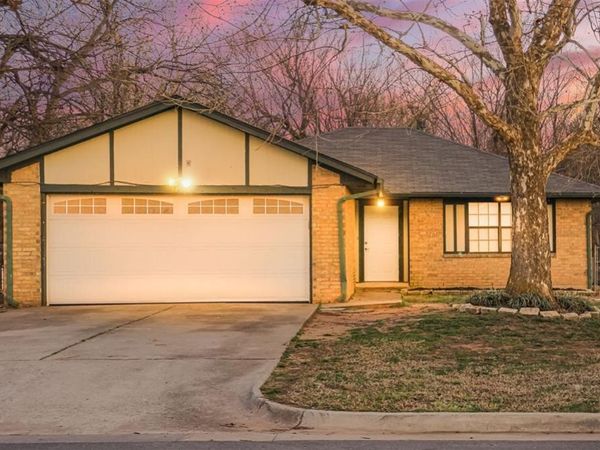 12548 Ridgegate Road, Yukon, OK 73099
