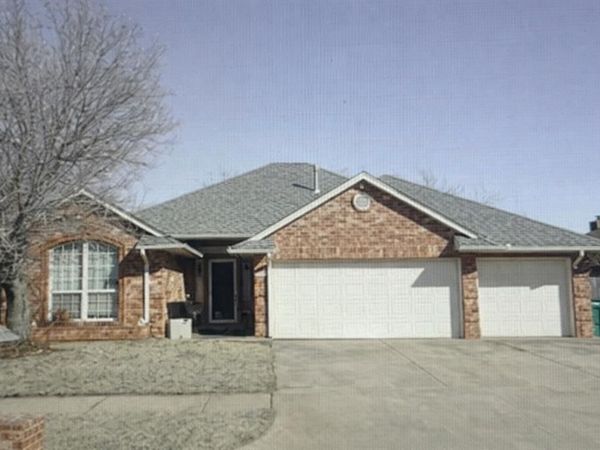 9216 Lakecrest Drive, Oklahoma City, OK 73159