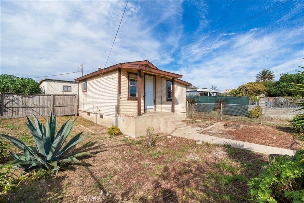 2011 Paso Robles, Oceano, CA 93445 Main Photo