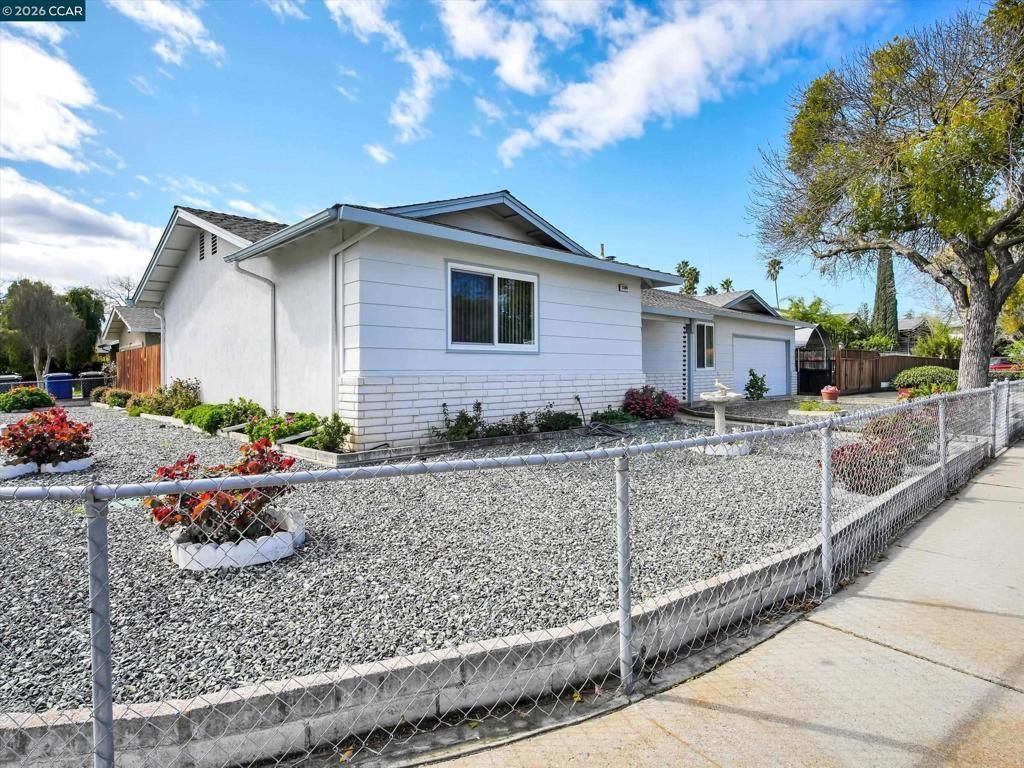 3304 Swallow Dr, Modesto, CA 95356 Main Photo