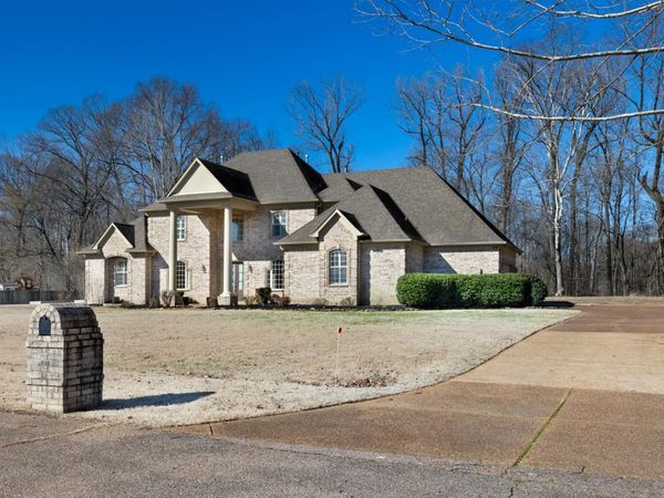 8471 POWDER PLANT DR, Millington, TN 38053