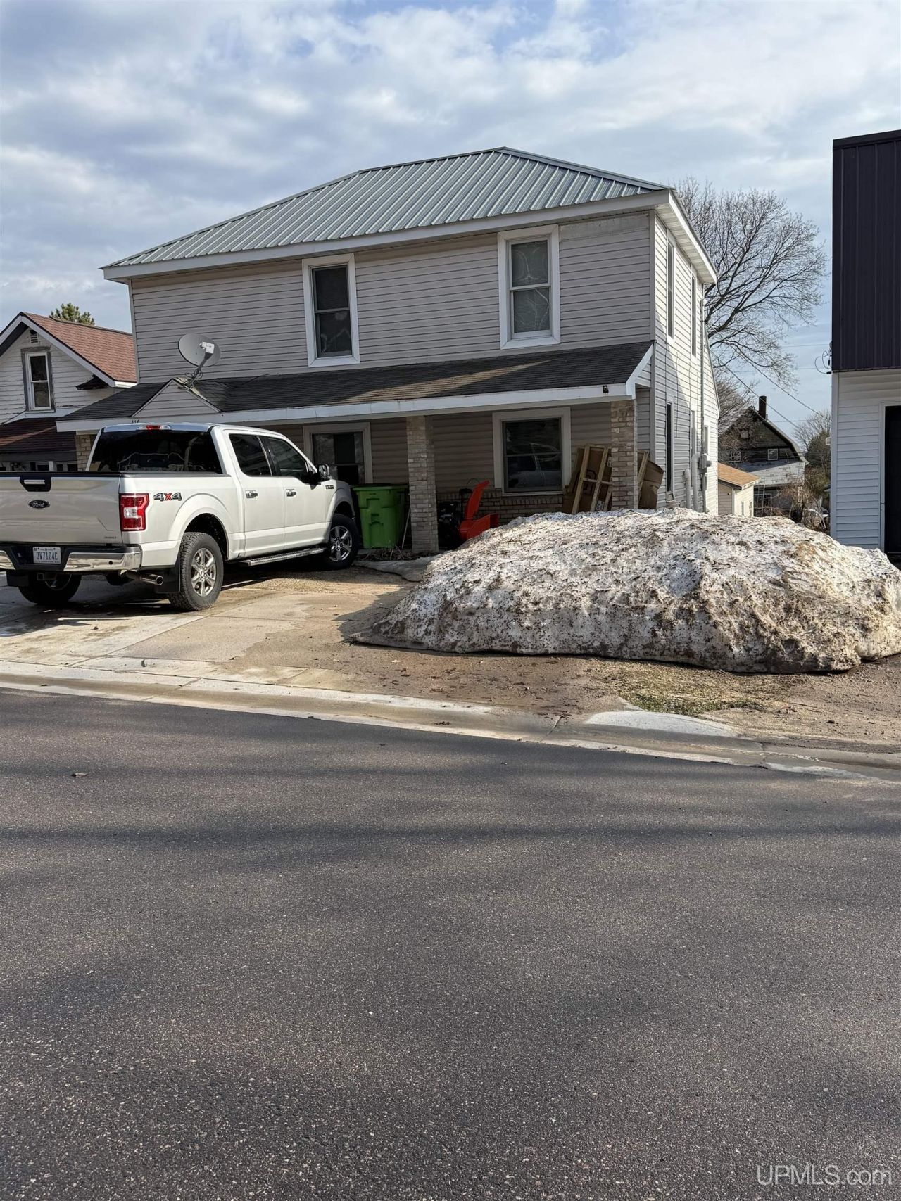 116 W Varnum Street, Munising, MI 49862 Main Photo