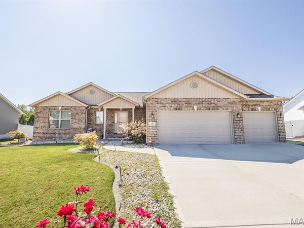233 Emerald Way, Granite City, IL 62040