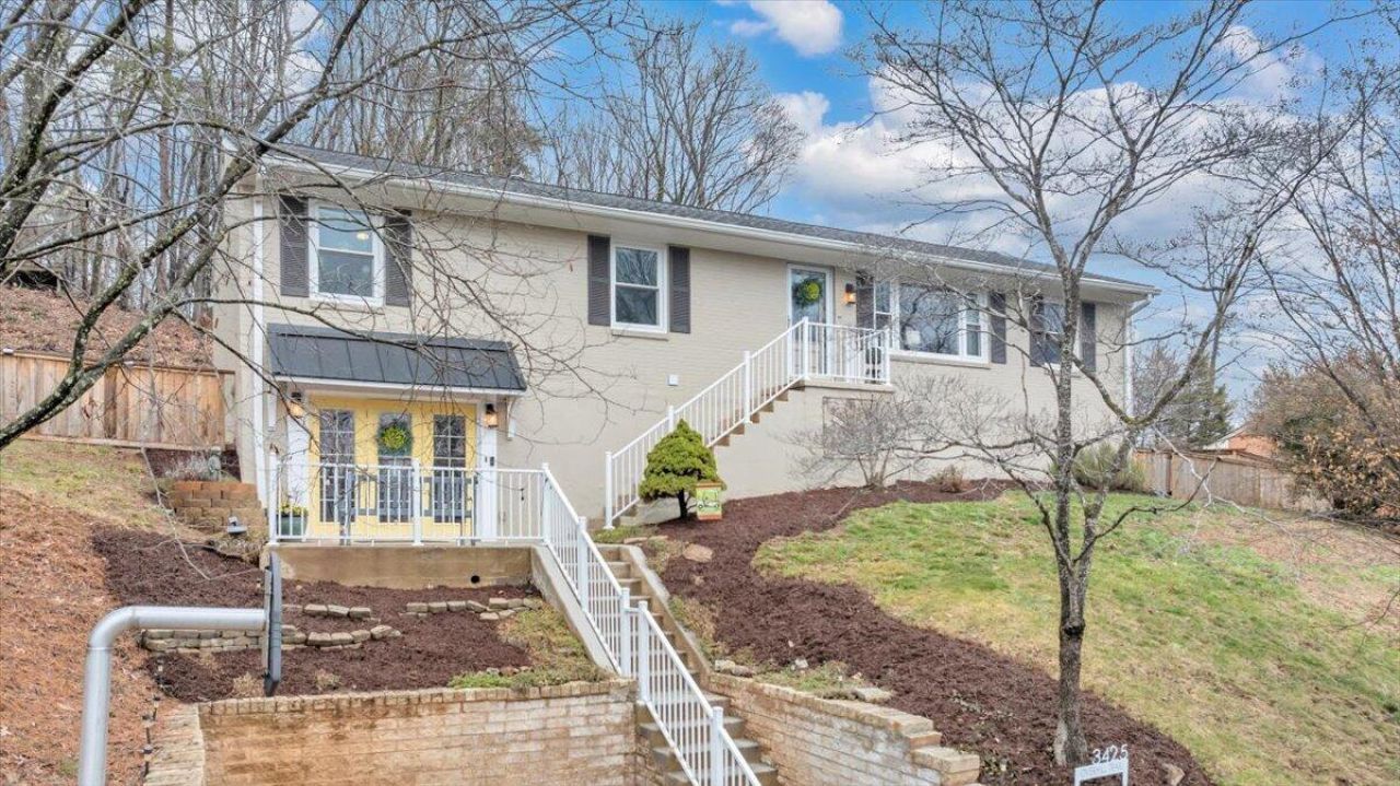 3425 Overhill Trl, Roanoke, VA 24018 Main Photo