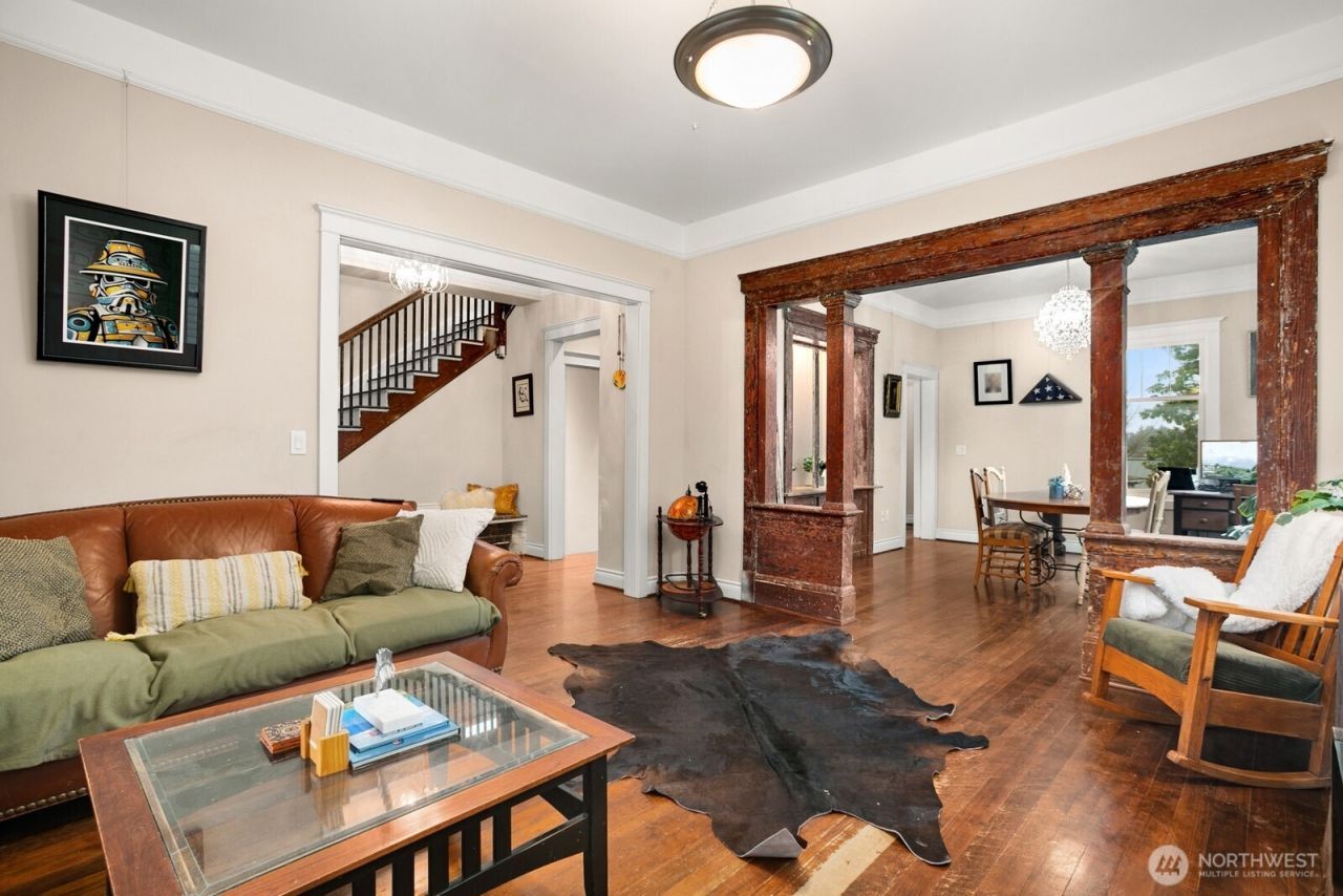 1626 25th Avenue , Seattle, WA 98122