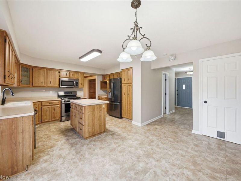 7817 Daniel Drive, Seven Hills, OH 44131 Photo 11