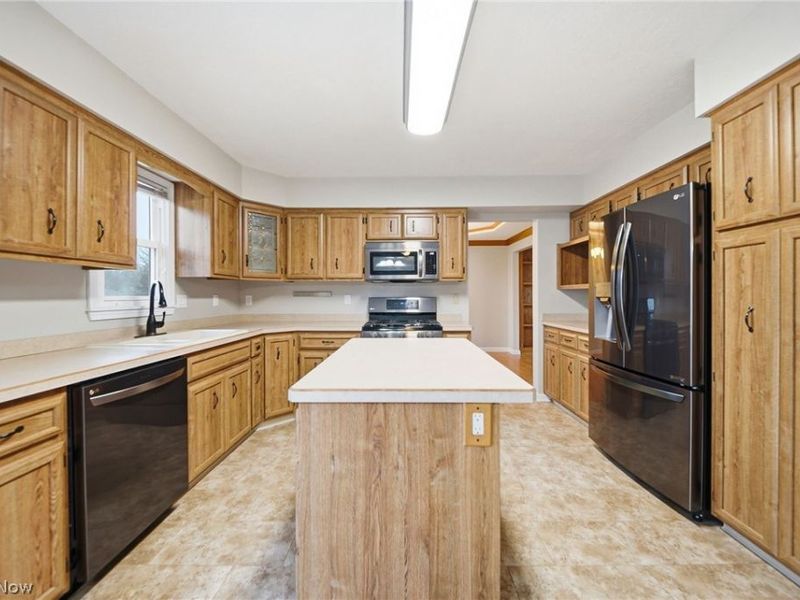 7817 Daniel Drive, Seven Hills, OH 44131 Photo 12