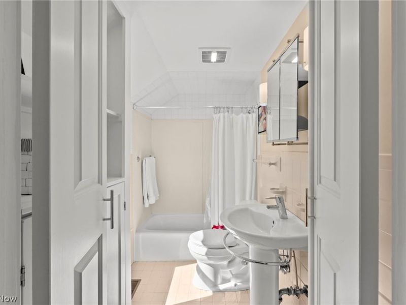 26421 N Woodland Road, Beachwood, OH 44122 Photo 38