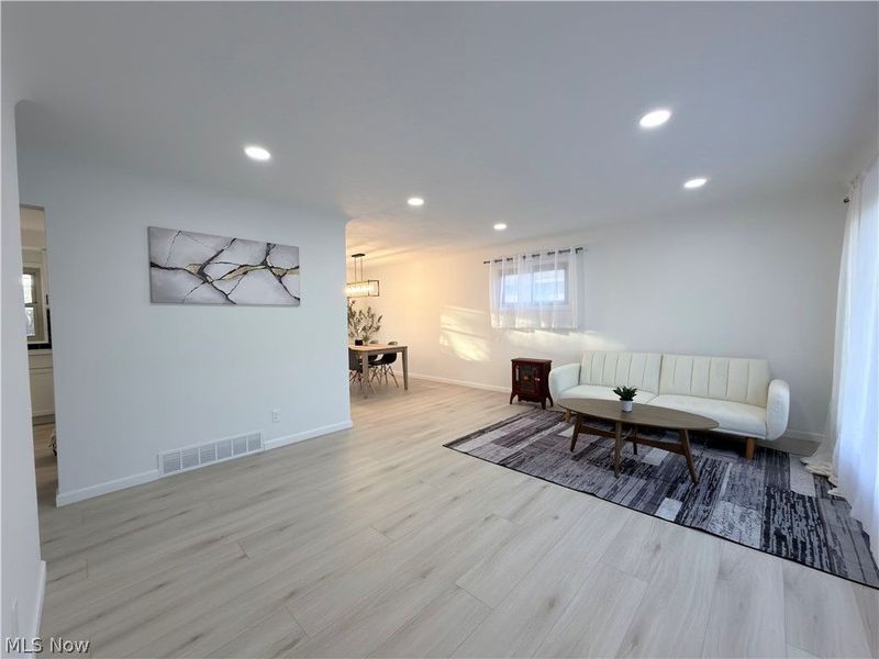 7022 Maplewood Road, Parma Heights, OH 44130 Photo 4