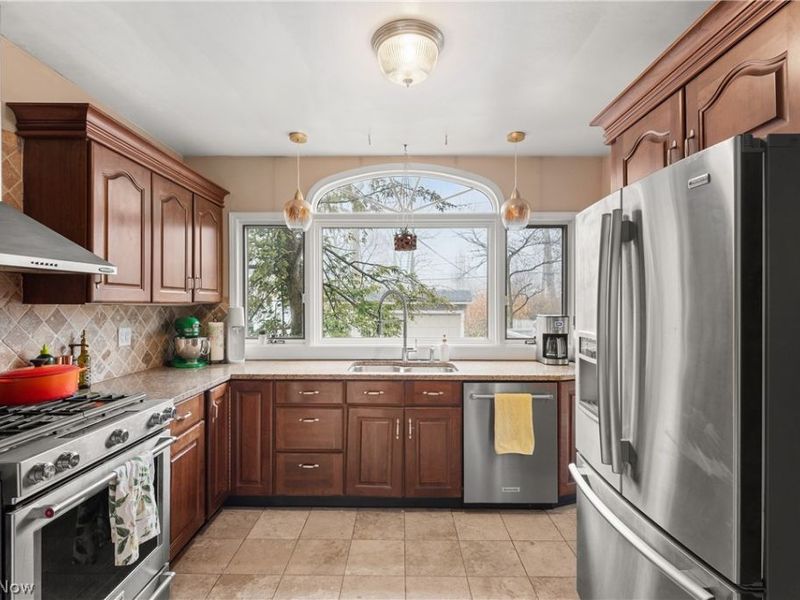 1075 Homewood Drive, Lakewood, OH 44107 Photo 17