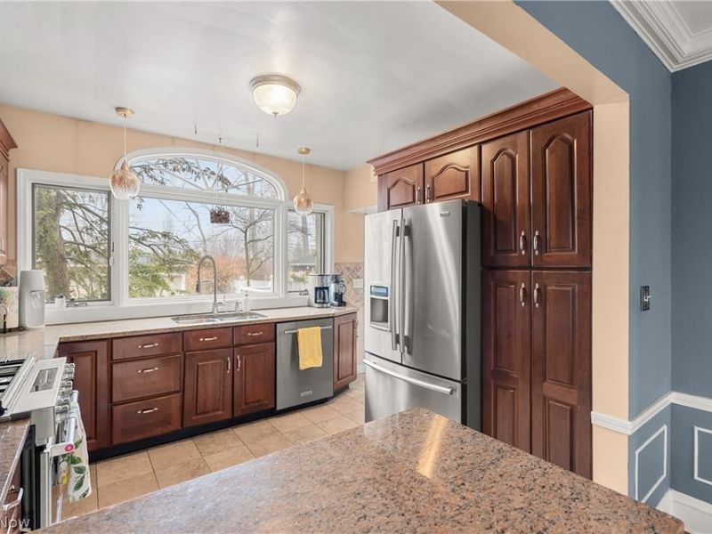 1075 Homewood Drive, Lakewood, OH 44107 Photo 18