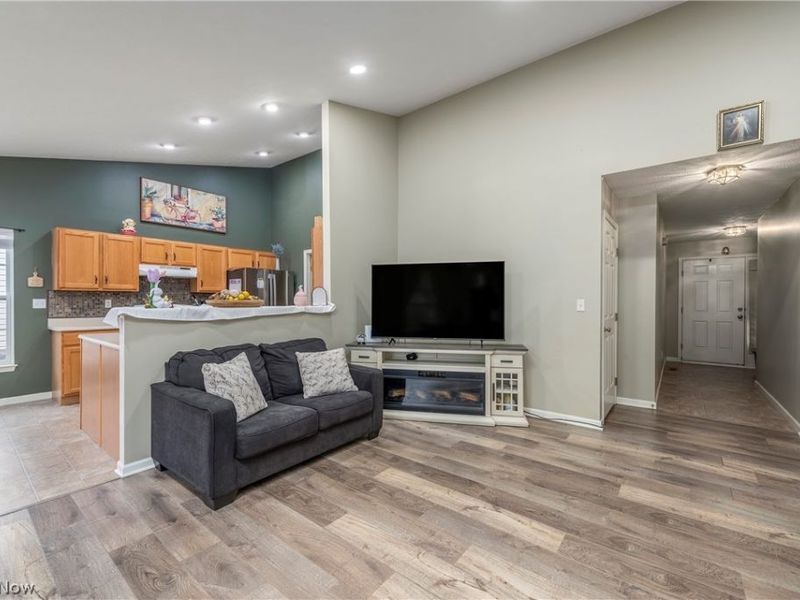 8576 Lynhurst Drive, Olmsted Township, OH 44138 Photo 7