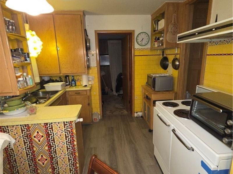 16305 Eldamere Avenue, Cleveland, OH 44128 Photo 3