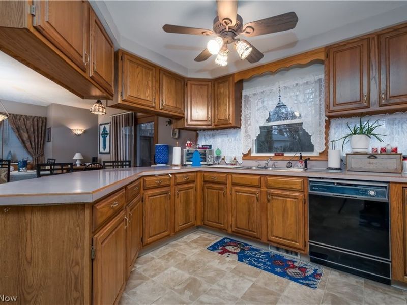 7621 Ravine Drive NW, North Canton, OH 44720 Photo 14